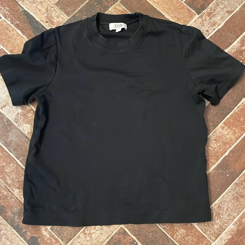 Black COS t shirt